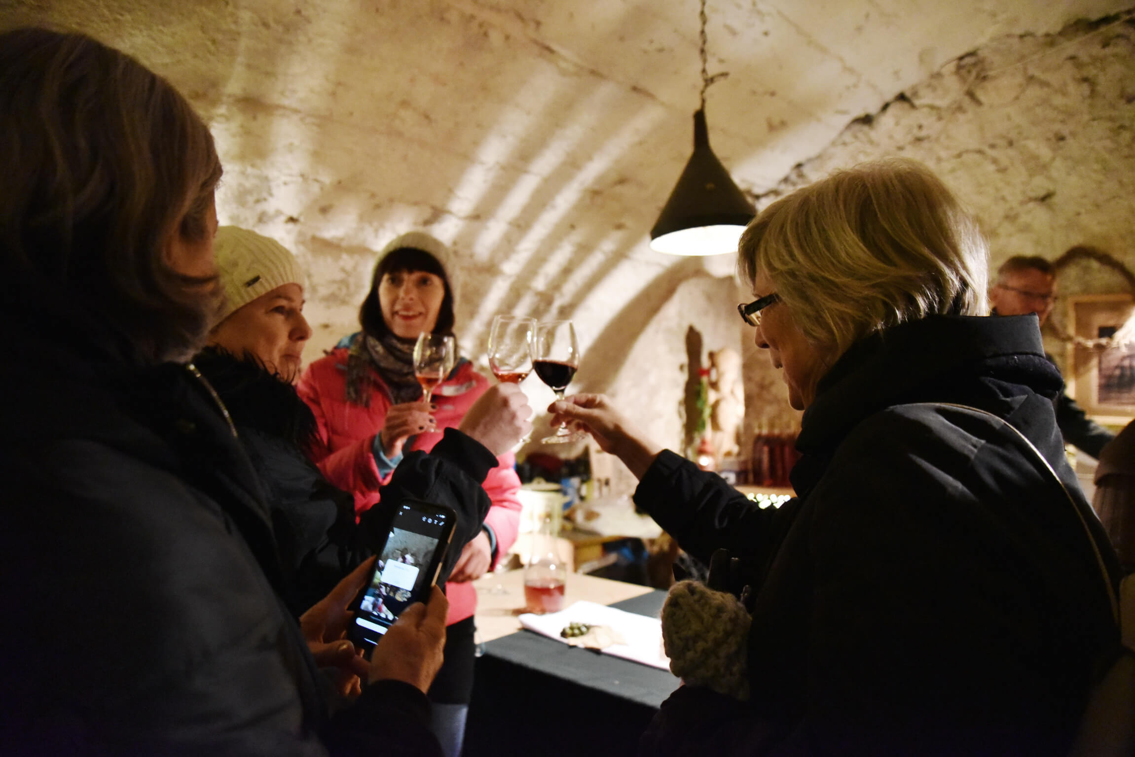 girls_drinking_wine_in_modra